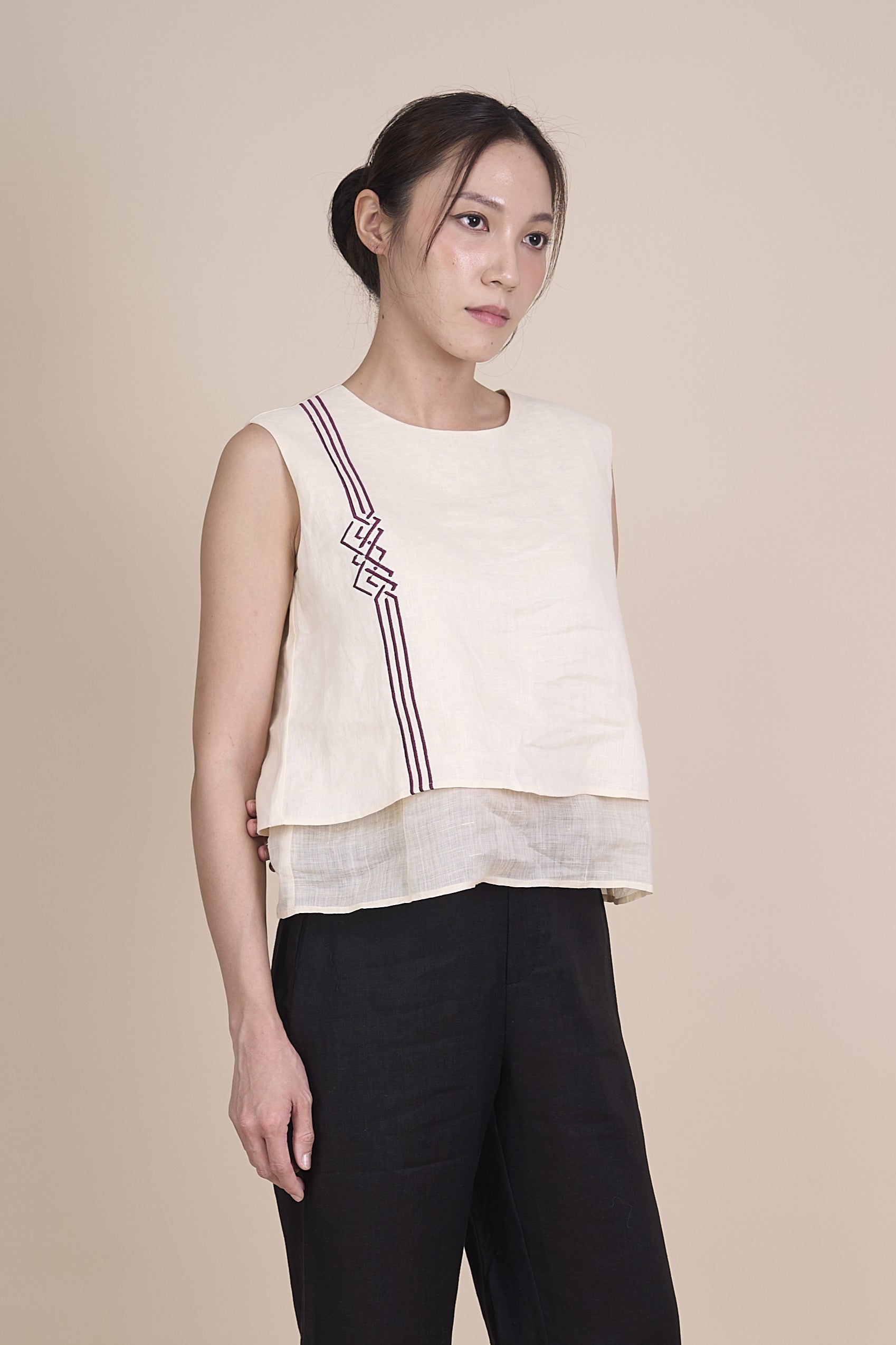 CHERLY SLEEVELESS TOP