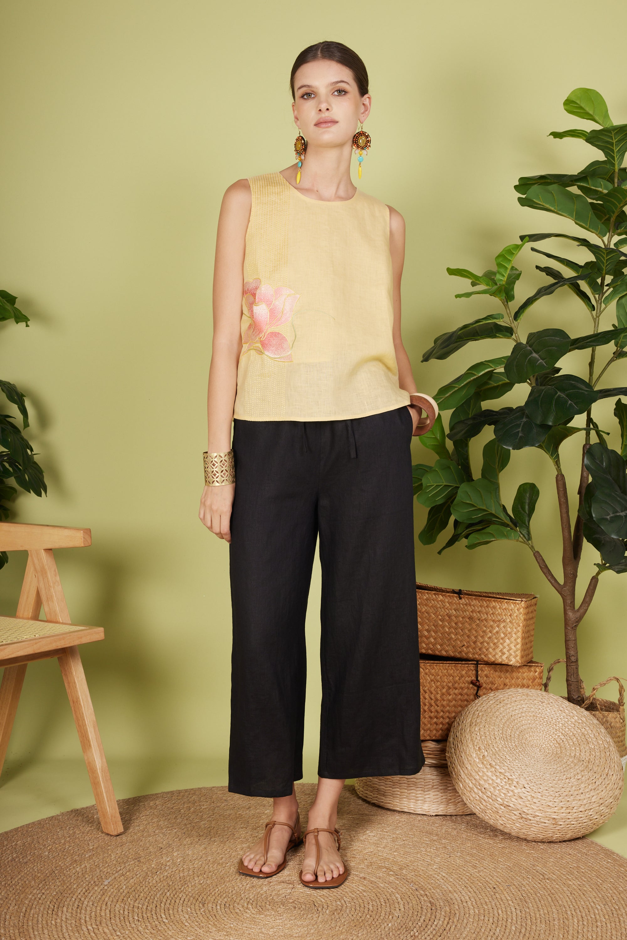 EMBROIDERED SLEEVELESS TOP