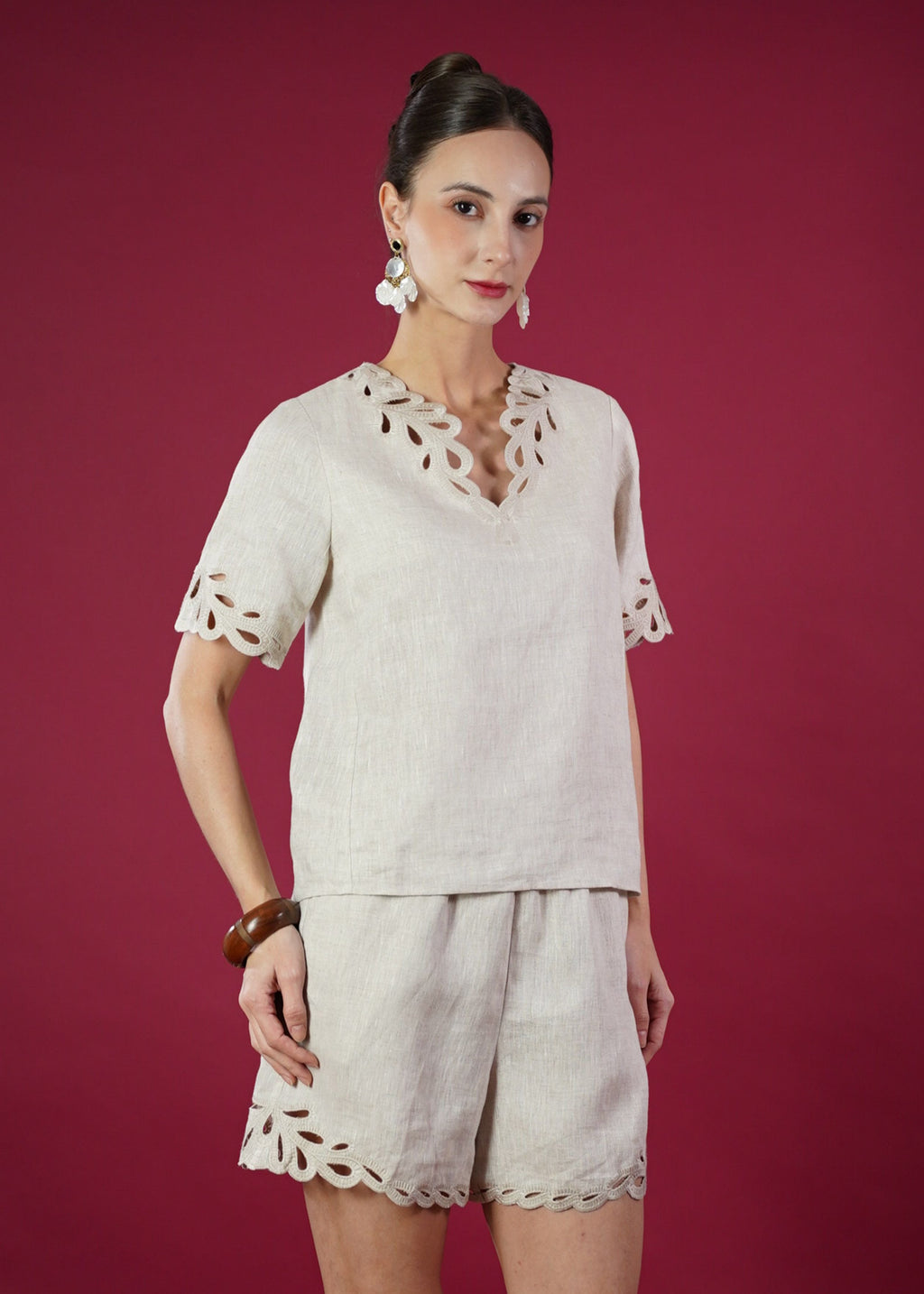 LITA SHORTS SLEEVE ANGLAISED TOP