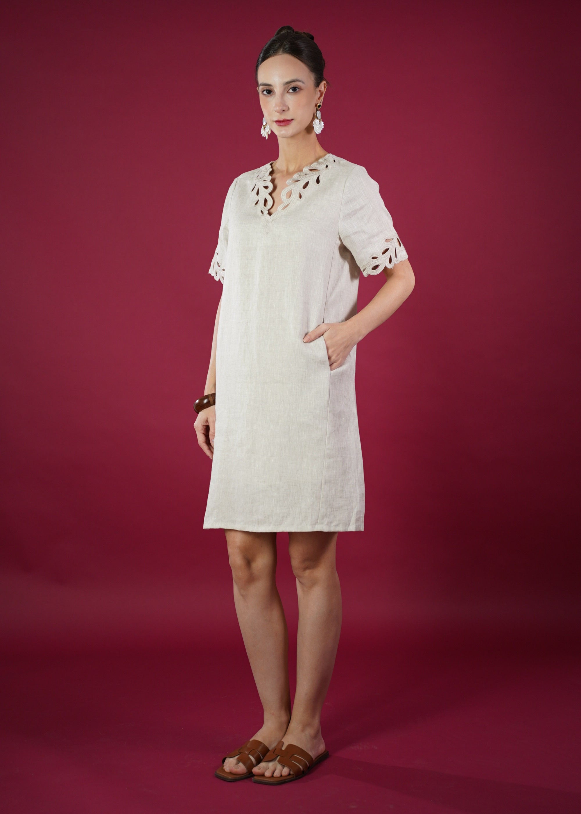 ANA ANGLAISED SHORT DRESS