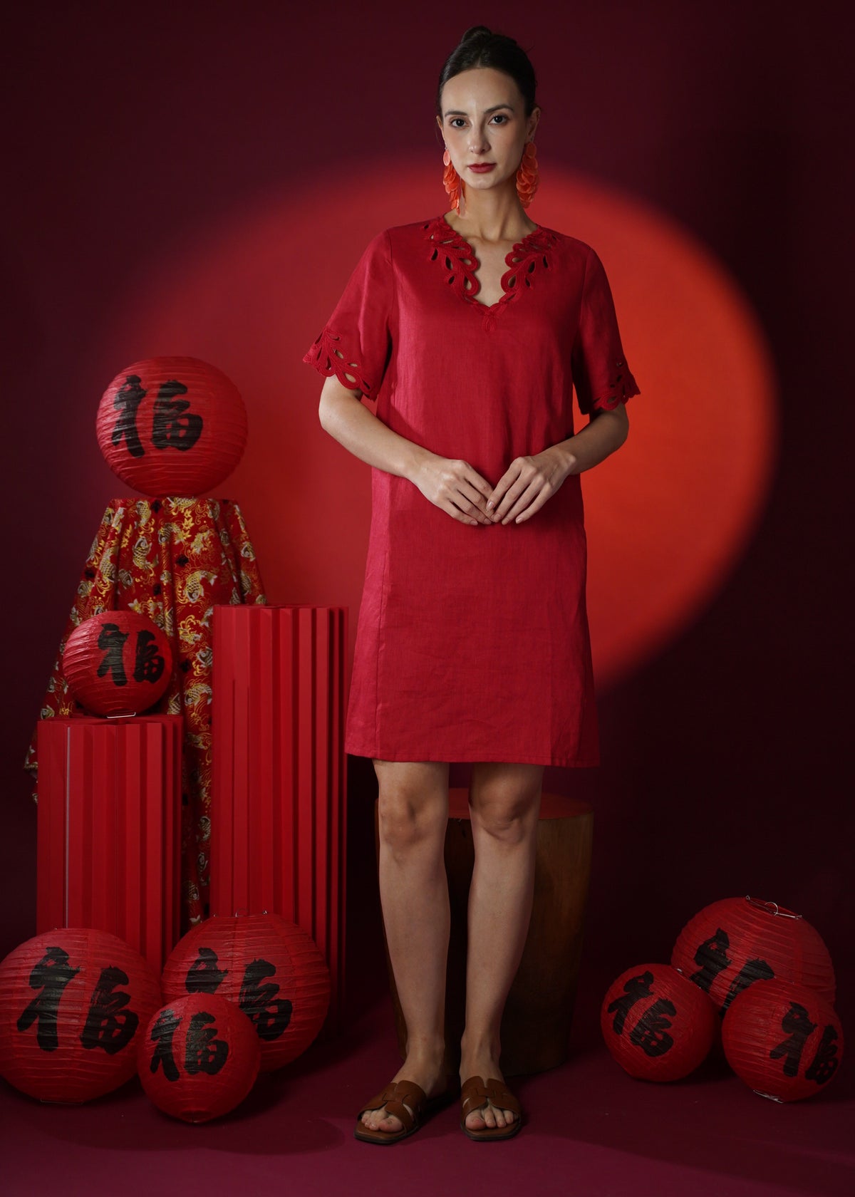 ANA ANGLAISED SHORT DRESS