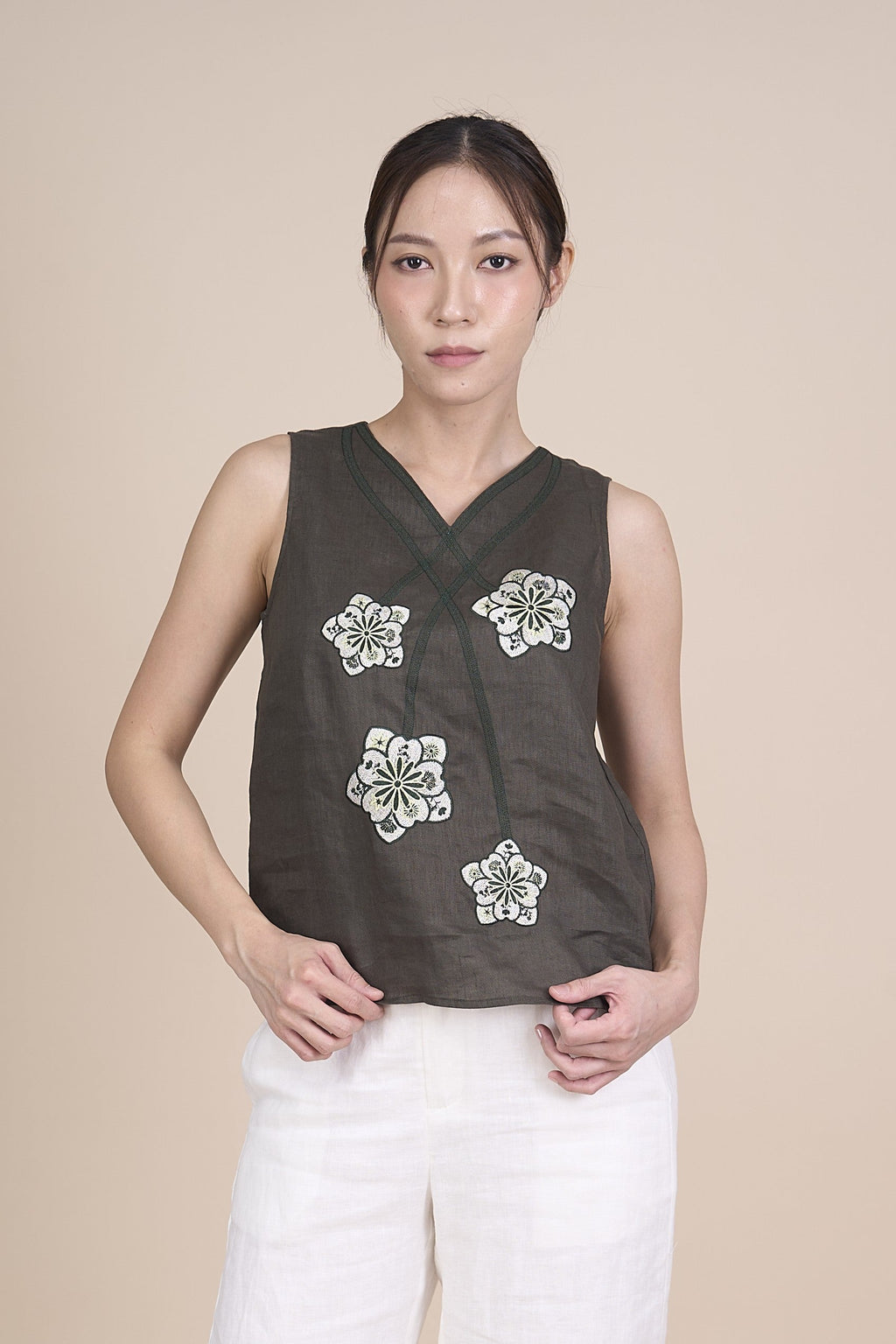 ESTELA SLEEVELESS TOP