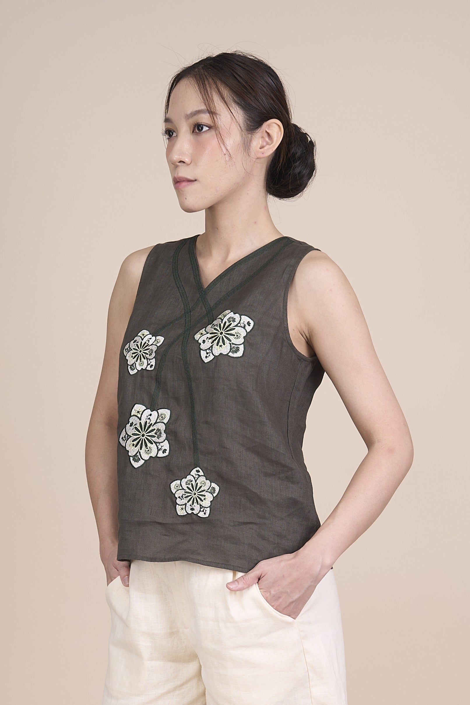 ESTELA SLEEVELESS TOP