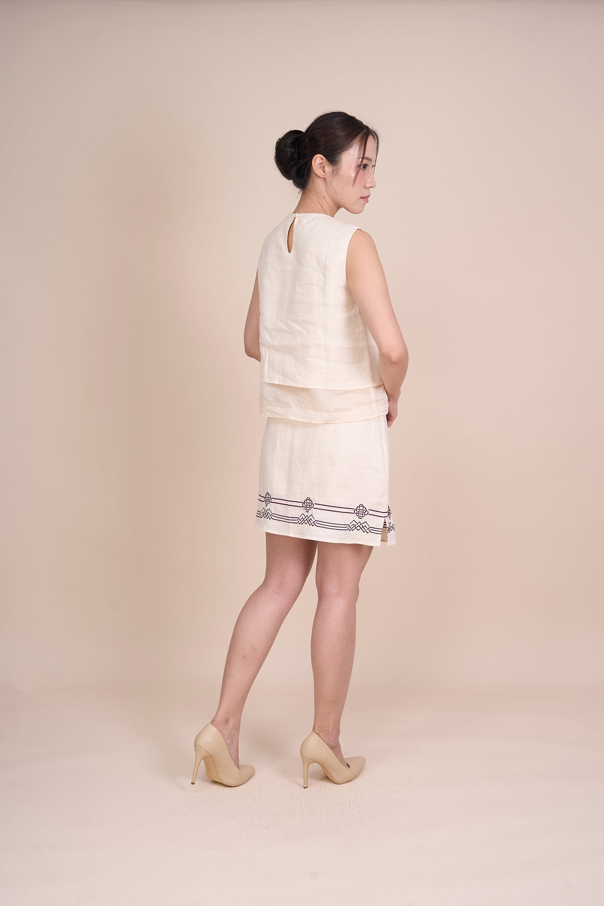 CHERLY SLEEVELESS TOP