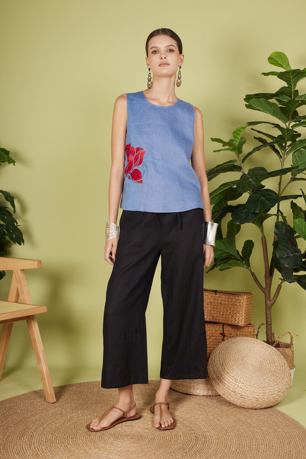 EMBROIDERED SLEEVELESS TOP