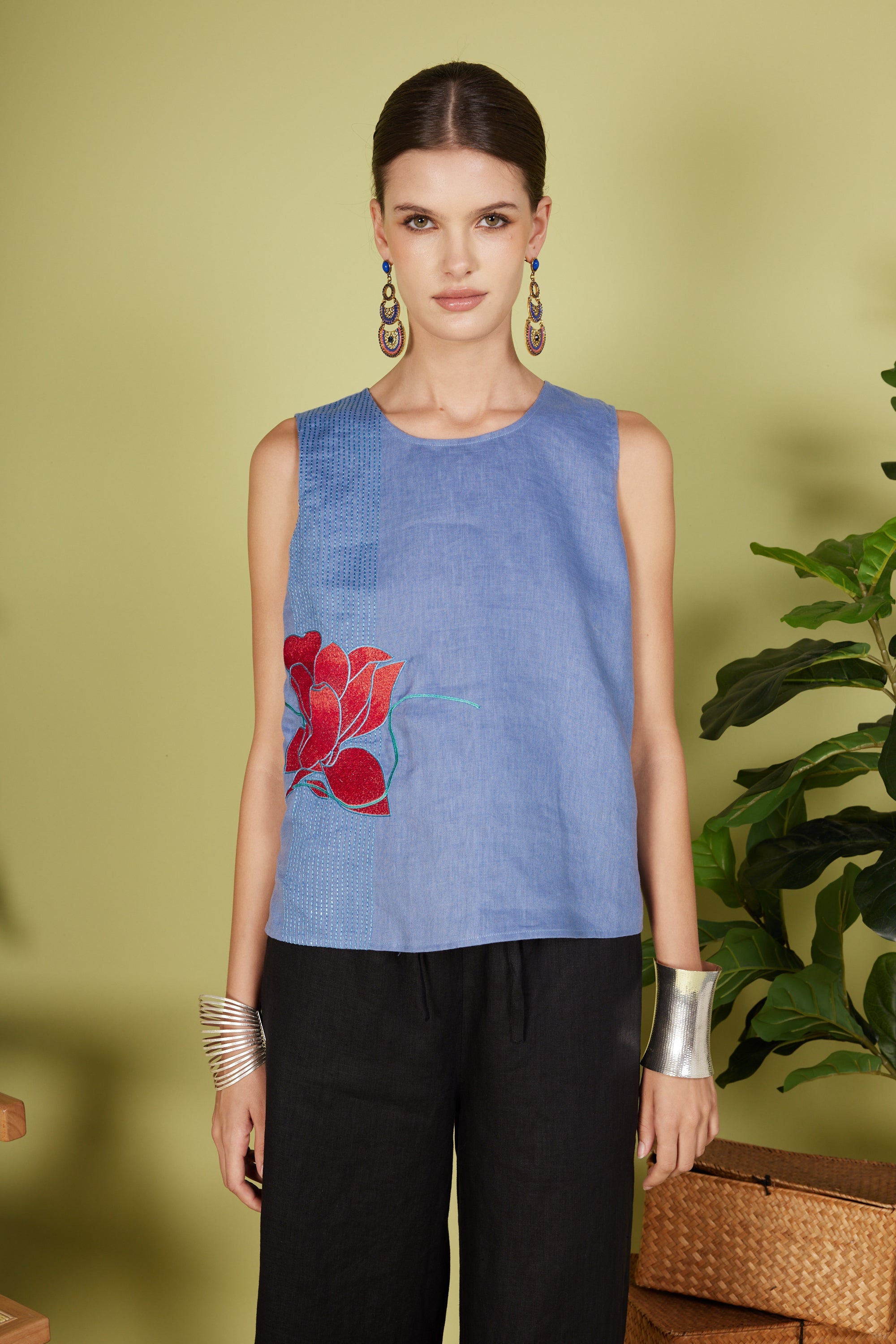 EMBROIDERED SLEEVELESS TOP