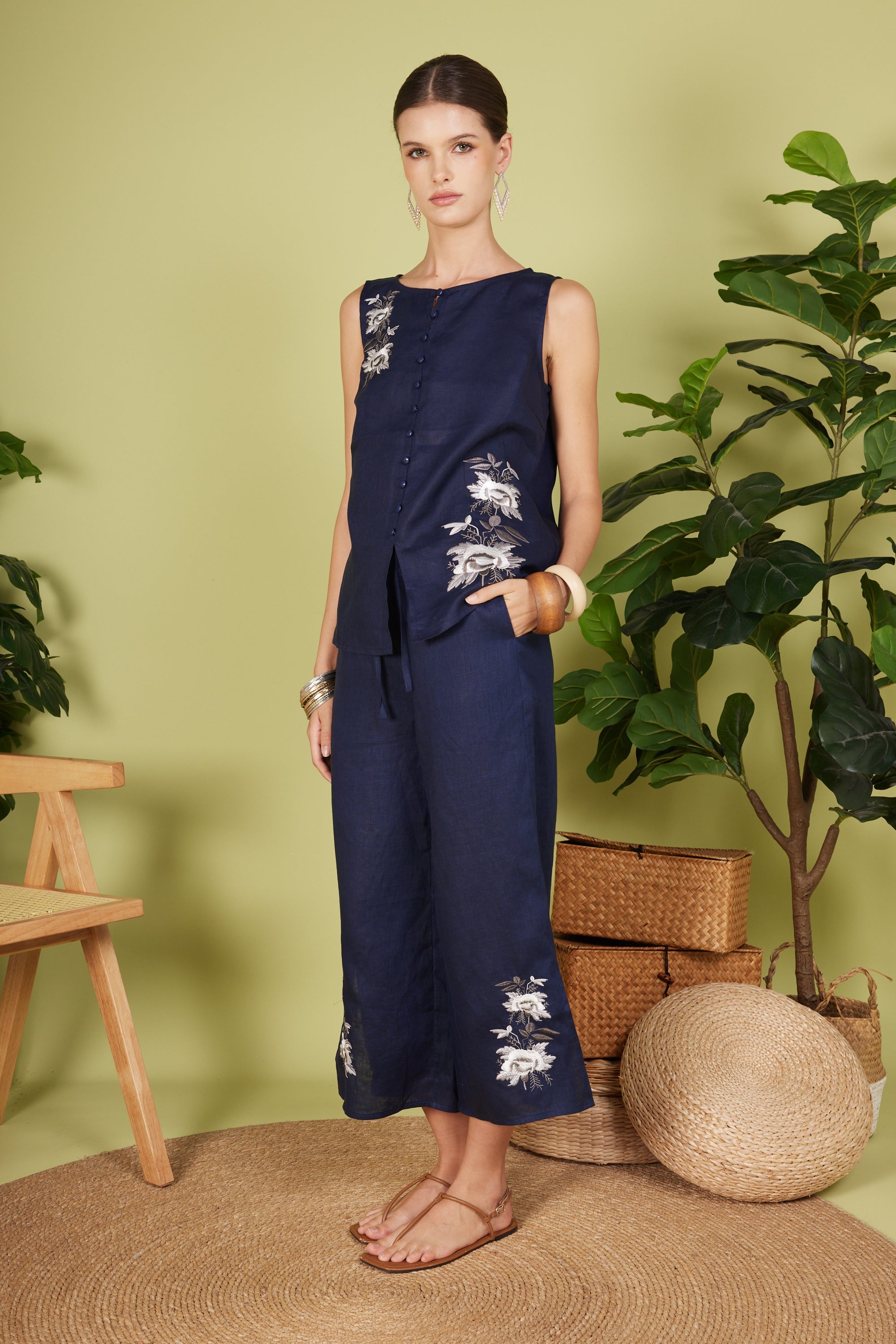 KIMBERLY SLEEVELESS TOP