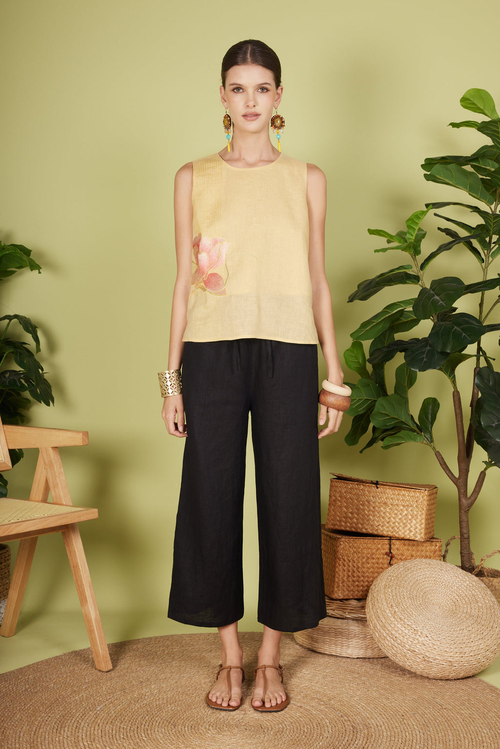 EMBROIDERED SLEEVELESS TOP