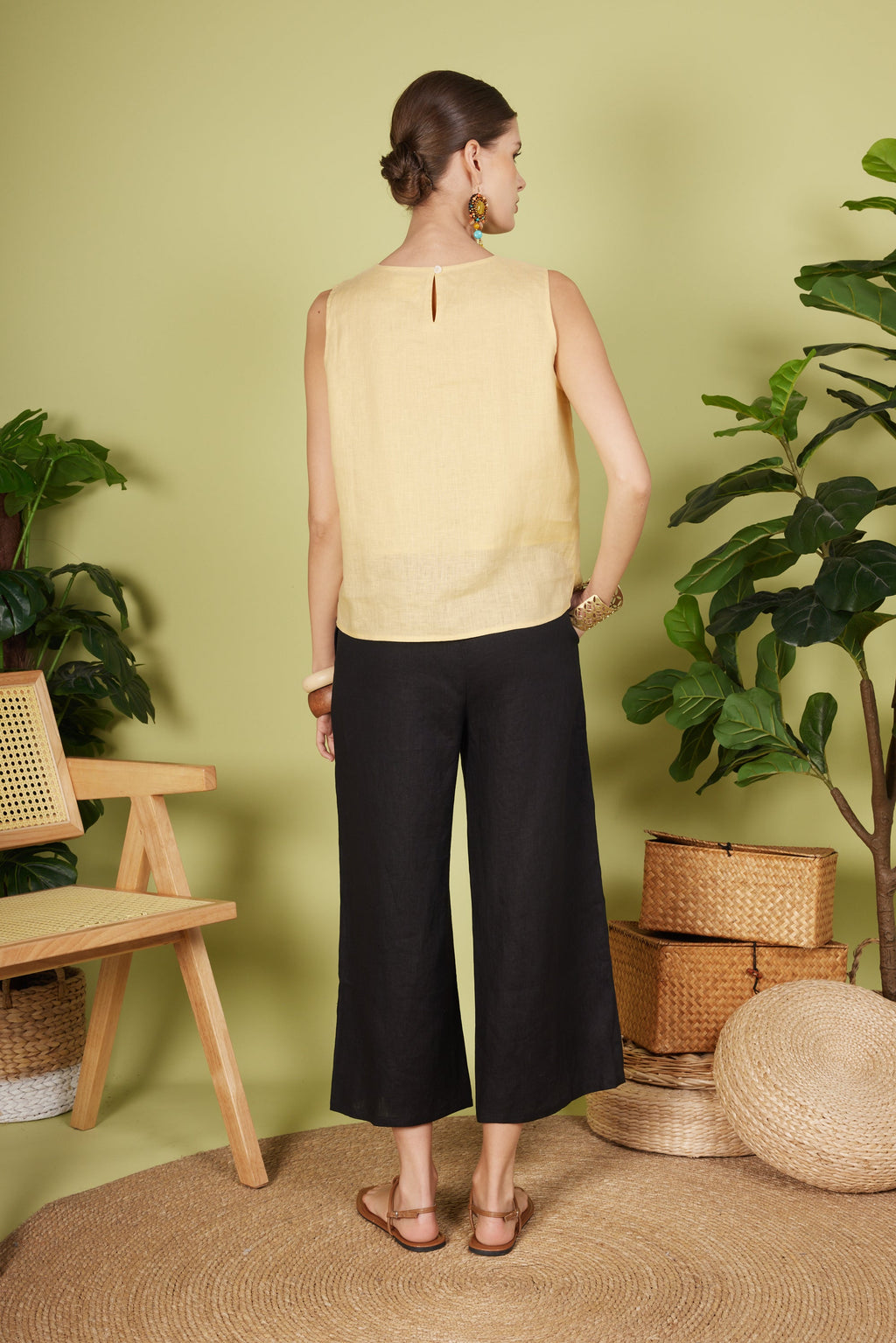 EMBROIDERED SLEEVELESS TOP