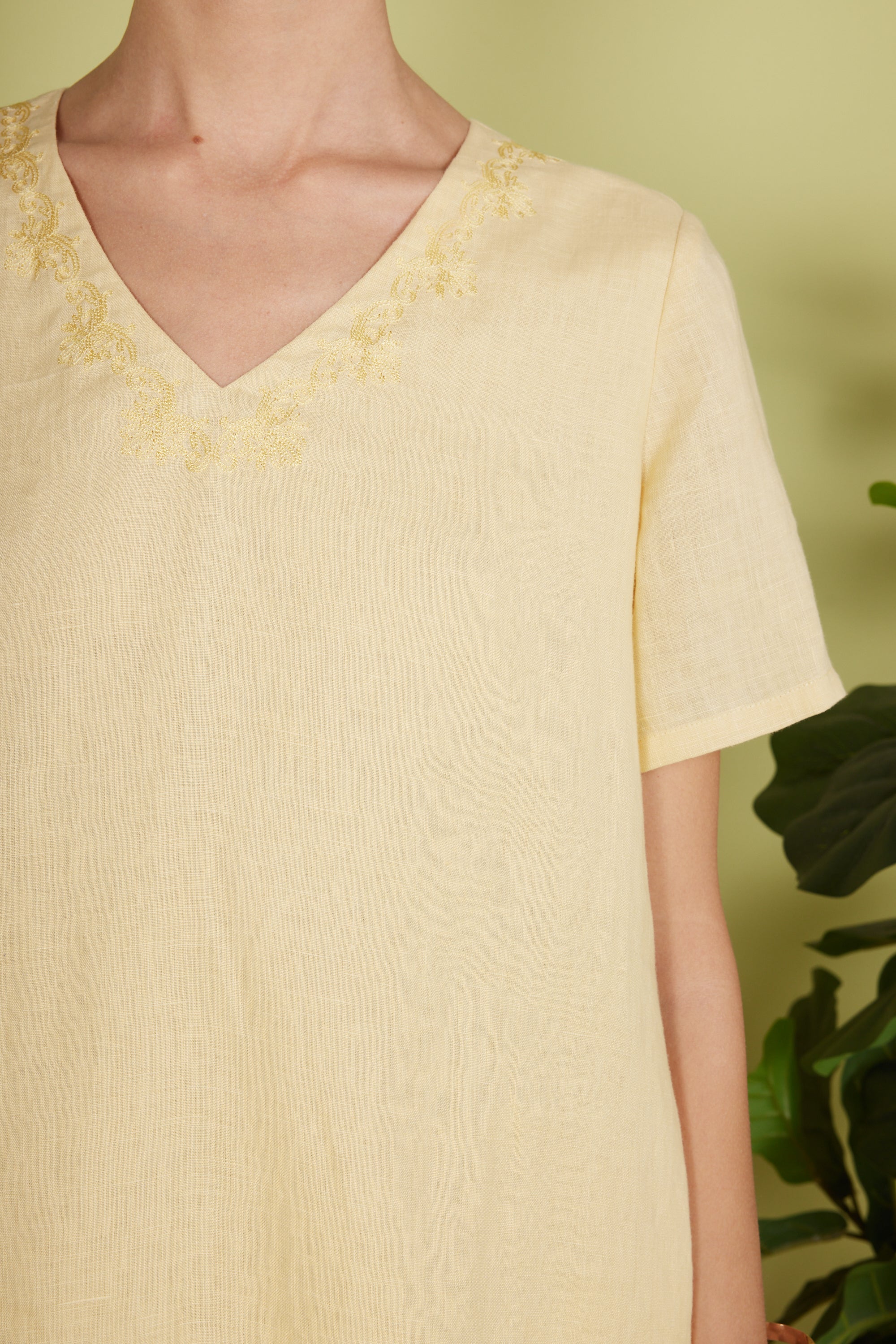 EMBROIDERED MIDI DRESS